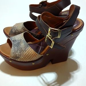 Reindeer cuero size 9 brown/ snake print sandals